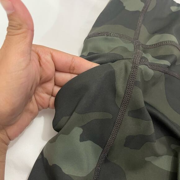 Athleta Green Camo Contender 7/8 Mid-Rise Leggings Zipper Pockets Size XS - Picture 5 of 10